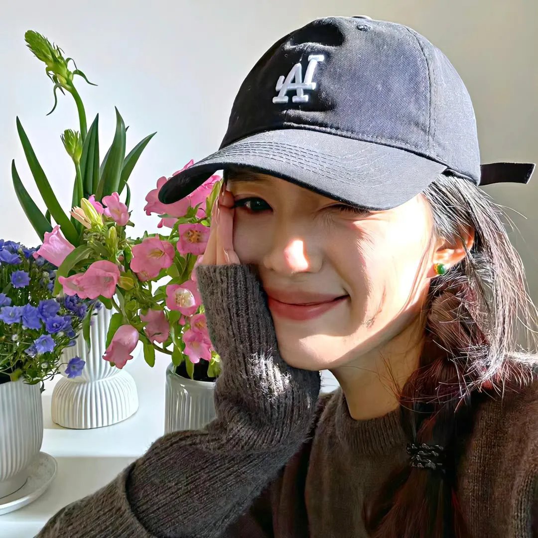 男孩在唱歌